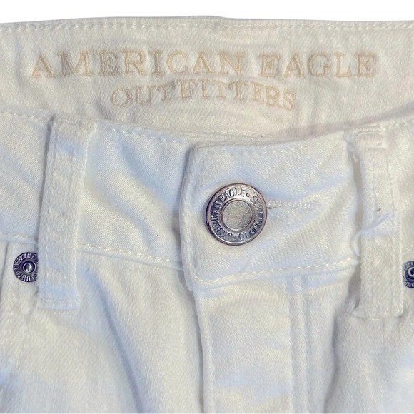 American Eagle Next Level Stretch Jeans SZ 2
White Distressed Ladies - Picture 7 of 12
